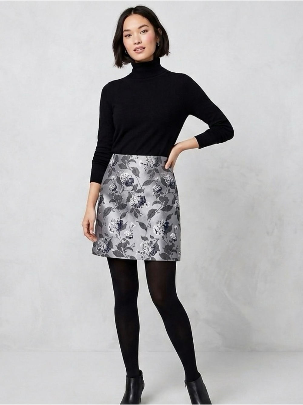 LOFT‎ Outlet Brocade Mini Skirt. NWT. Size 00P